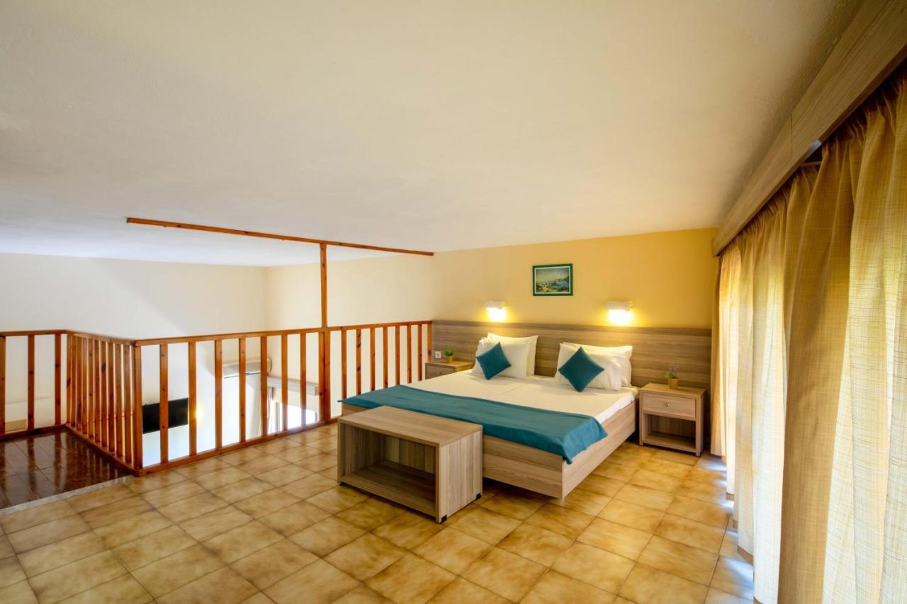 Hotel Rossis Mesongí エクステリア 写真